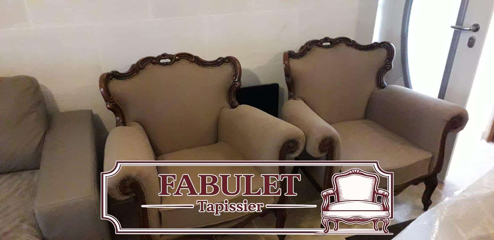 Réfection de deux fauteuils Louis XV avec tissu beige à Montpellier