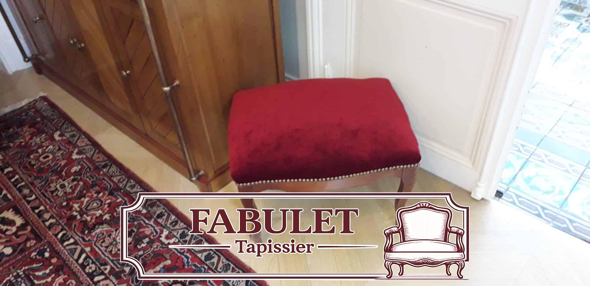Réfection d’un tabouret ancien style Louis XV en velours rouge à Montpellier